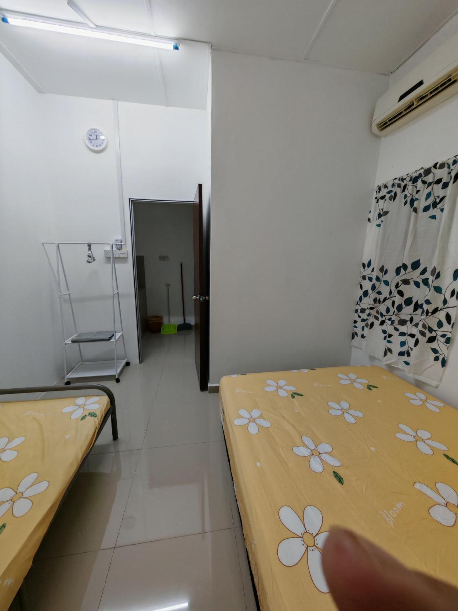 Homestay Banting #4, Islam, 2Bilik-7Pax, #Bilik1# 2Bed-2Tilamyoga-1Aircon, #Bilik2# 2Bed-Kipas, #Hall# Sofa-Kipas-Tv-Iron, #Dapur# Stove-Kettle-Periuknasi, #No Towel Eksteriør bilde